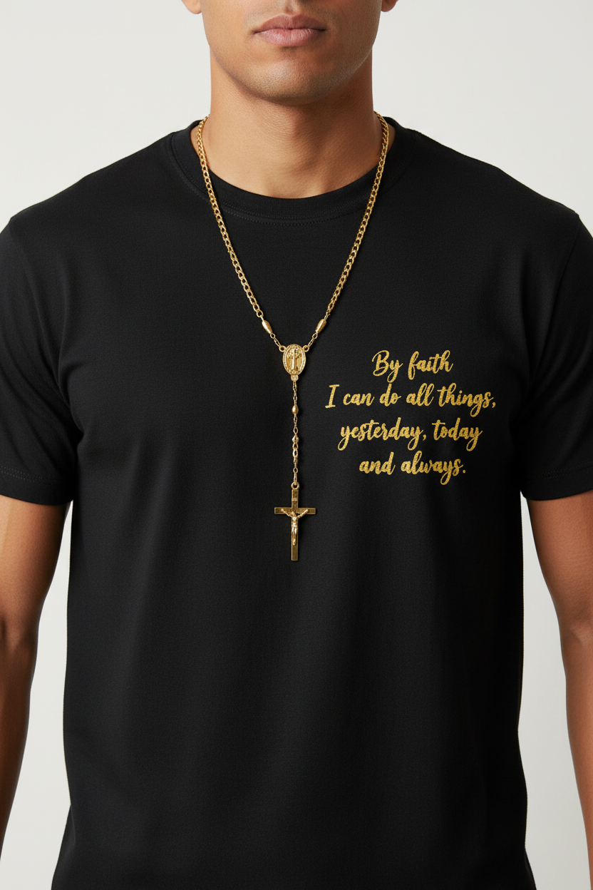 Modelo hombre - By faith black tee with gold rosary